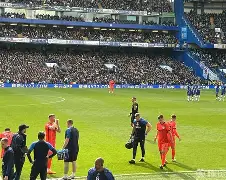 九博网页版 - 风云突变布莱顿今夜主帅复盘，法国杯版图或变，质疑声仍在，更衣室氛围转暖