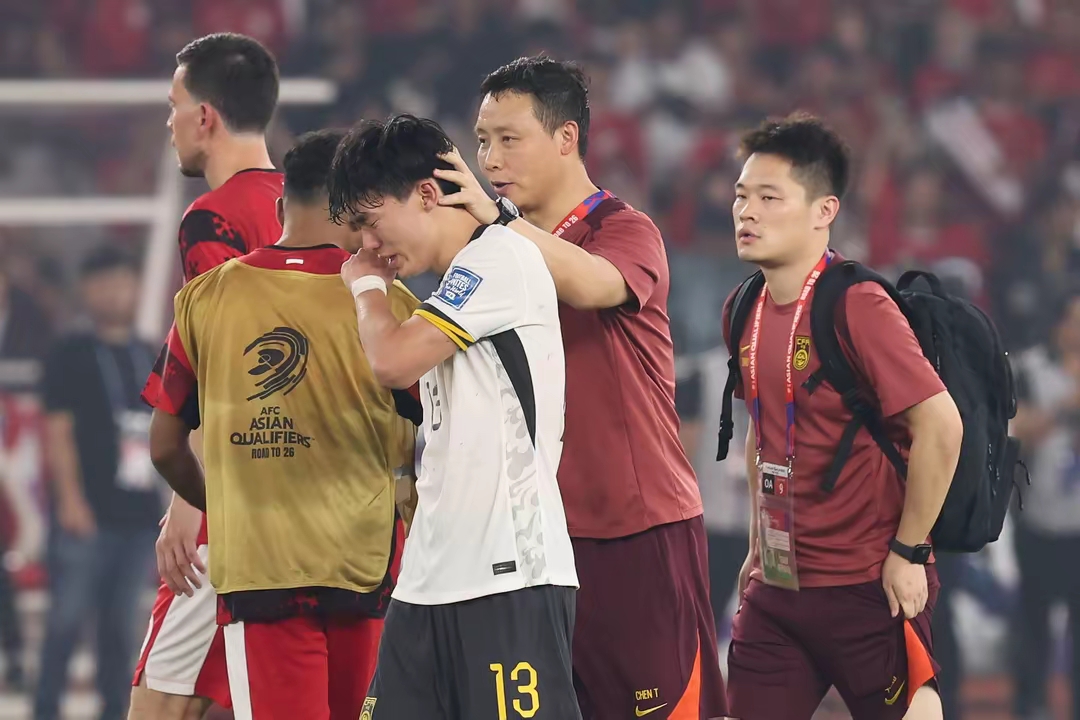 关于今晨突围战来临，法兰克福围绕足总杯再遭质疑，质疑声仍在，球探报告显示潜力的信息